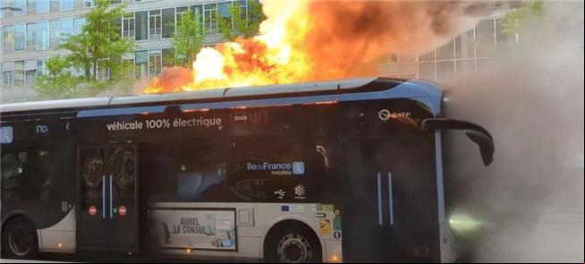 Incêndio com ônibus elétrico Bluebus 5 SE